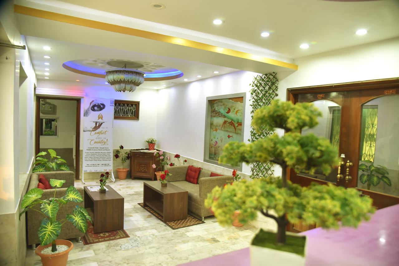 Rnb Select Vijay Delux Hotel Sultānpur Buitenkant foto
