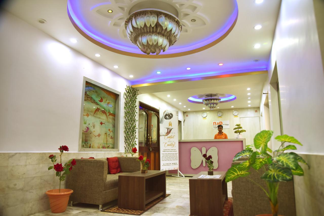 Rnb Select Vijay Delux Hotel Sultānpur Buitenkant foto